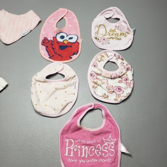 baby girls hat and bib bundle of 16 sizes range from 0-12 months - Picture 6 of 8